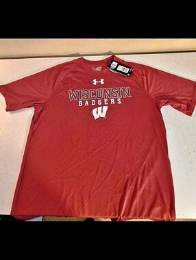 Under Armour Men's Wisconsin Badgers Red Performance T-Shirt M BRAND NWT